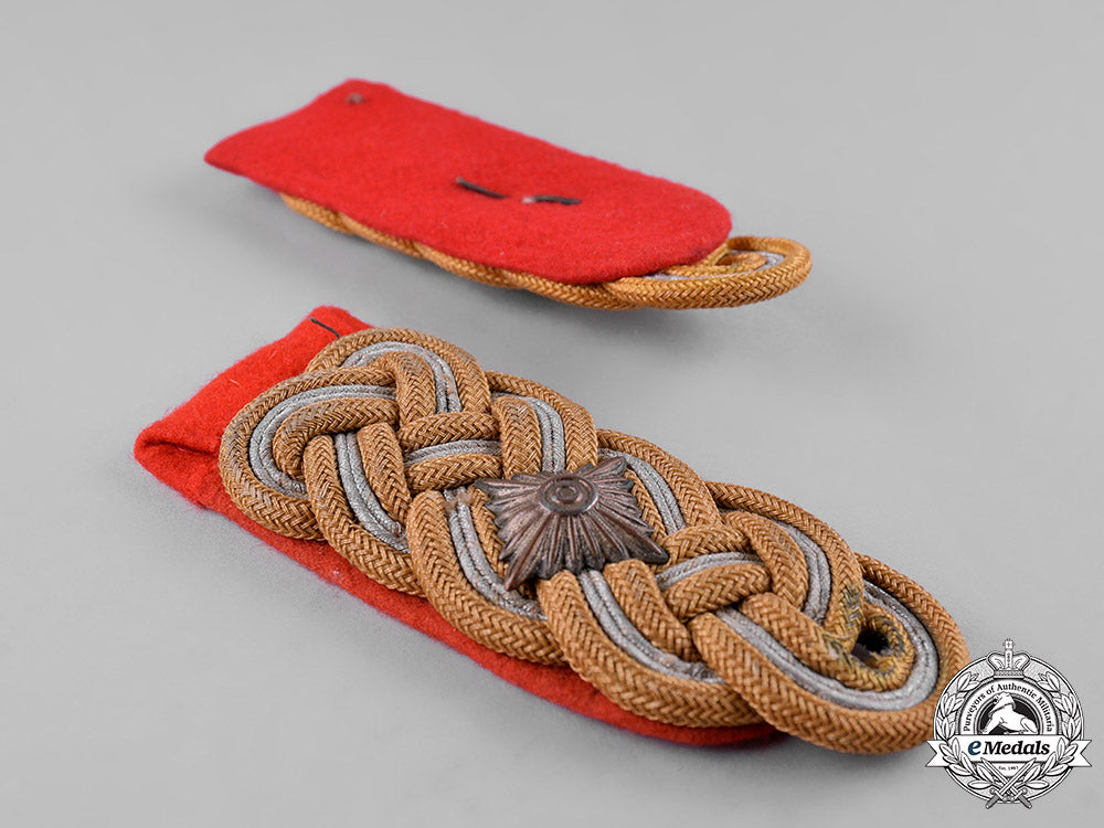germany,_heer._a_set_of_heer_generalleutnant’s_shoulder_boards_dsc_0812_1_1_1