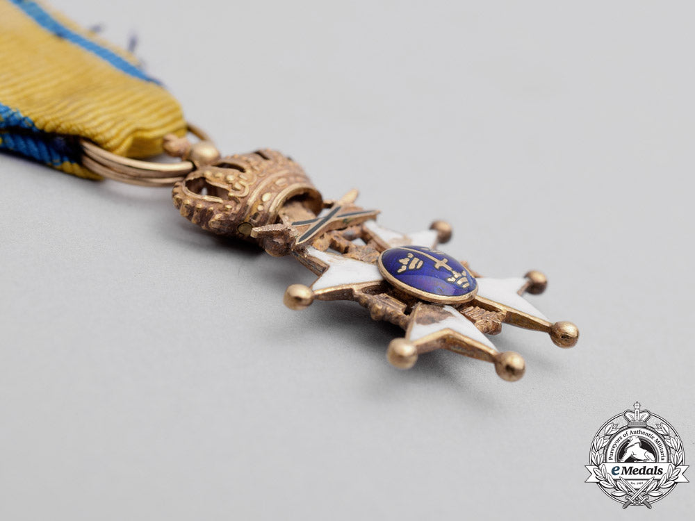 sweden,_kingdom._a_miniature_order_of_the_sword_in_gold_dsc_2147