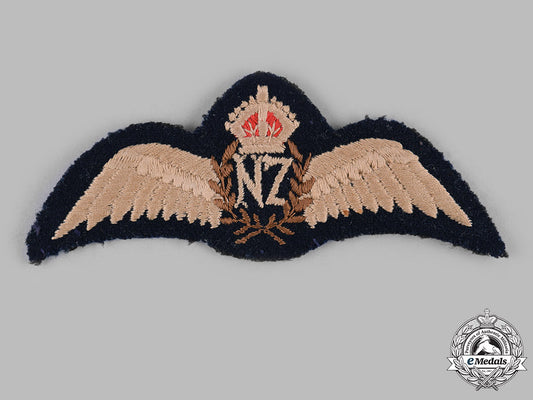 new_zealand._a_royal_new_zealand_air_force(_rnzaf)_pilot's_badge,_c.1944_dsc_3319_2_
