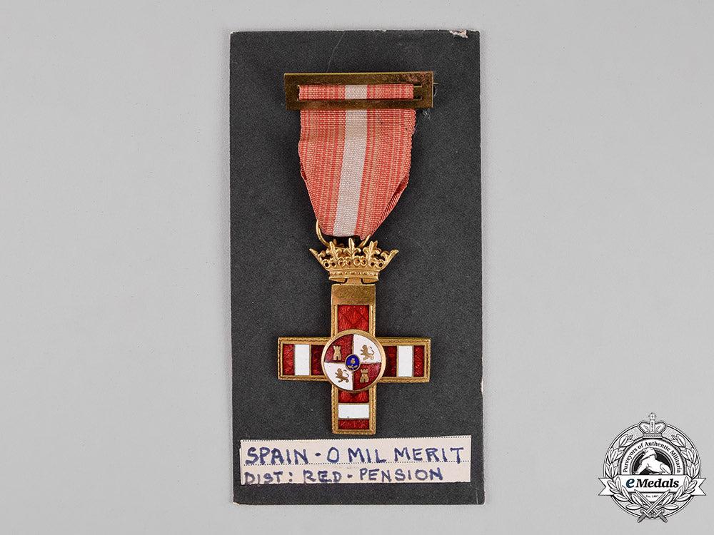 spain,_franco_era._an_order_of_military_merit,1_st_class_cross_with_red_distinction_for_pensioners,_c.1950_dsc_7207