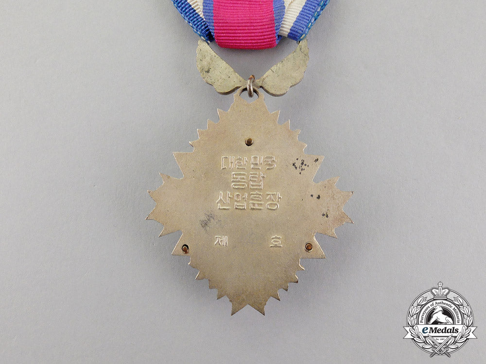 republic,_south_korea._an_order_of_industrial_service_merit,3_rd_class1962-1967_dscf4382