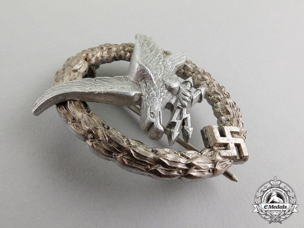 germany._a_rare_luftwaffe_radio_operator&_air_gunner_badge,_cupal_wreath_dscf5391