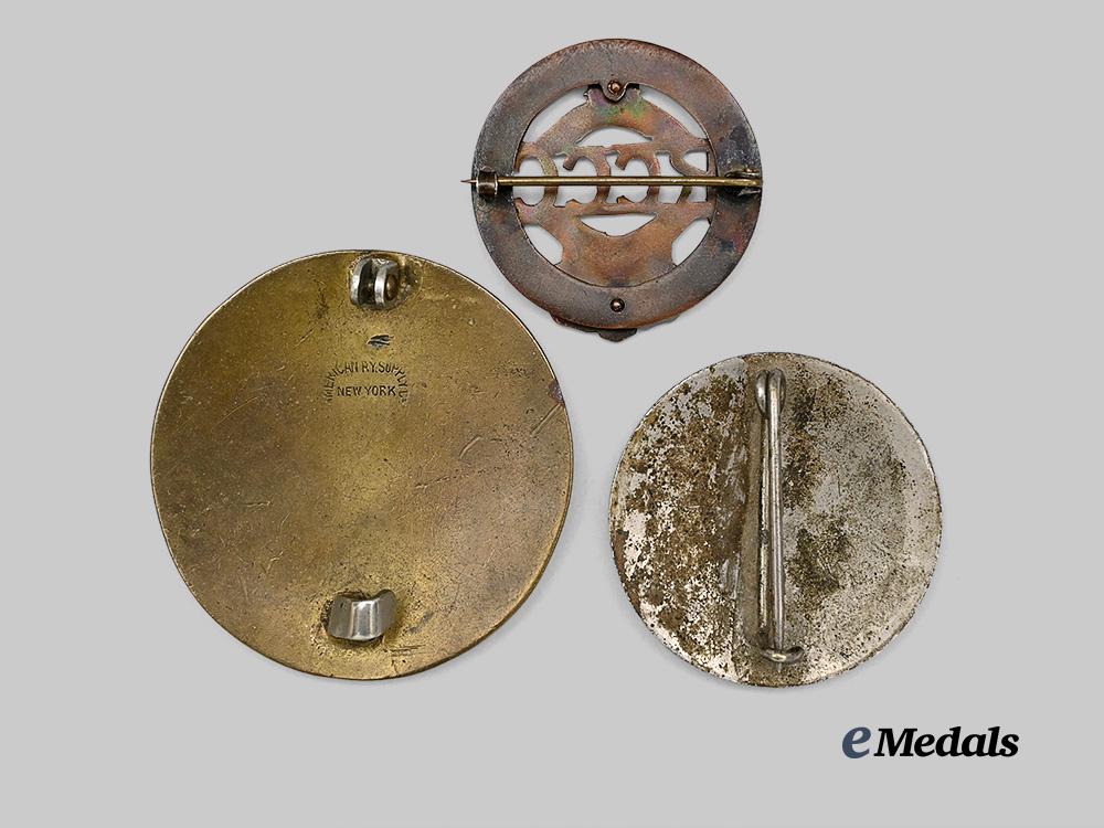 canada._a_lot_of_three_employee_and_membership_badges_e_medals__c7432_3