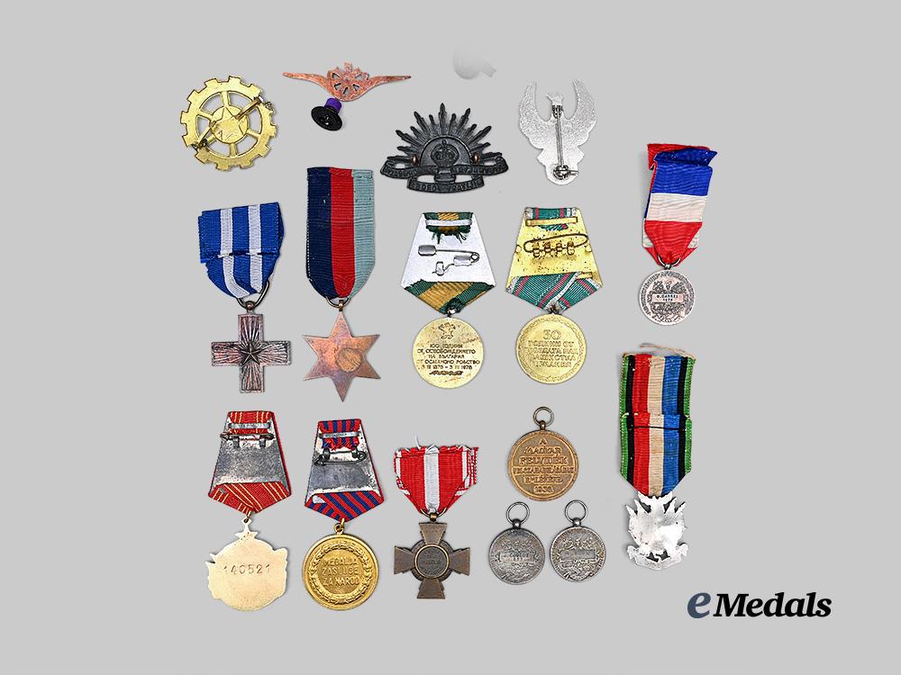 australia,_bulgaria,_france,_hungary,_italy,_poland,_romania,_spain,_united_kingdom,_yugoslavia._lot_of_thirteen_medals,_four_badges_and_two_rosettes_e_medals__e_u21065_3