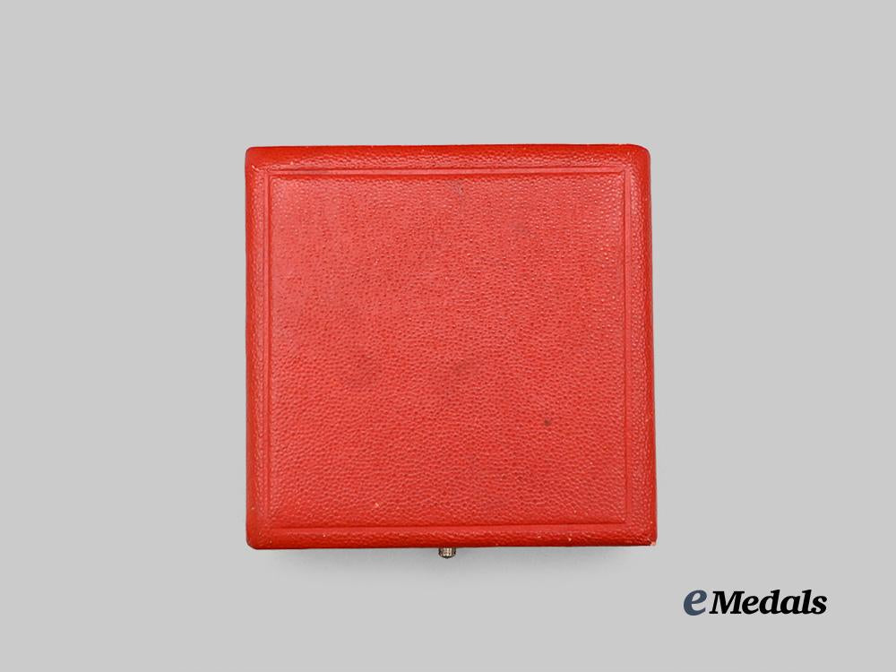 austria,_imperial._a_war_cross_for_civil_merit,_i_i_class_in_case_e_medals__e_u24338_2