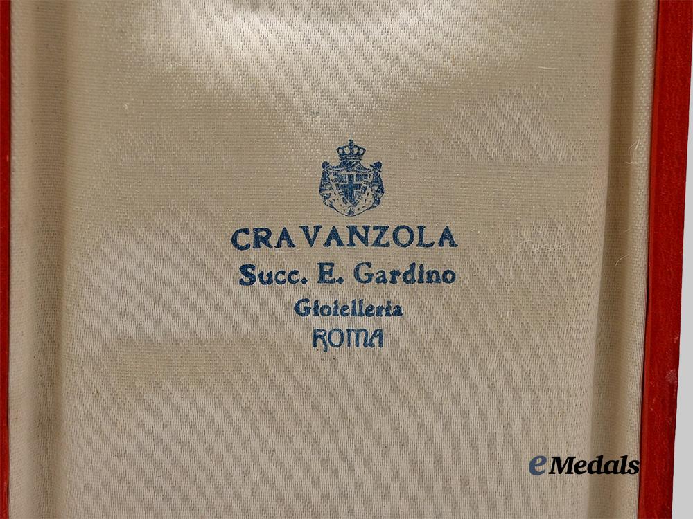 italy,_kingdom._an_order_of_the_crown,_grand_officer’s_set,_in_gold,_by_cravanzola_e_medals__e_u24544_4