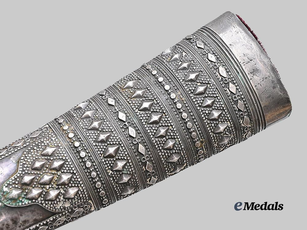 turkey,_ottoman_empire._an_ornate_silver_khanjar_dagger,_c.1850_e_medals__e_u24638_10