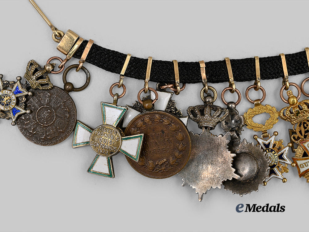 italy,_kingdom._a_miniature_chain_with_thirteen_decorations_e_medals__e_u25443_9