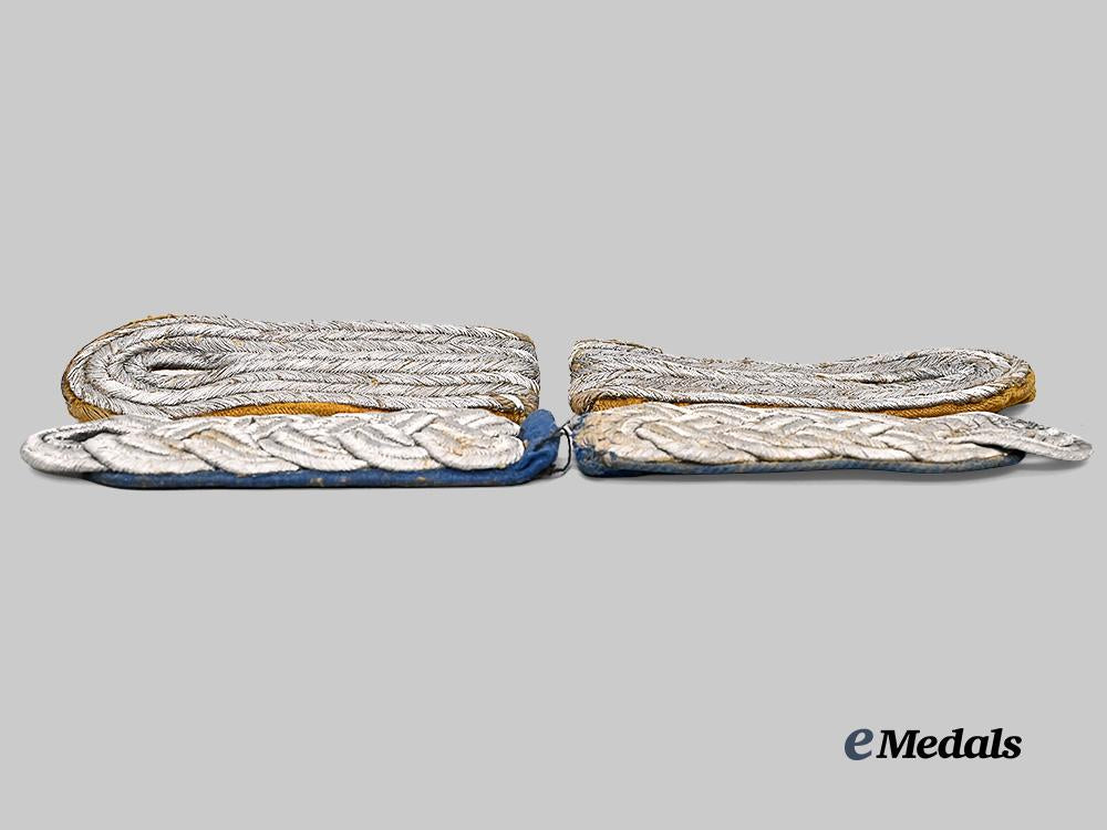 germany,_luftwaffe._a_lot_of_uniform_rank_insignia_e_medals__g45877_4