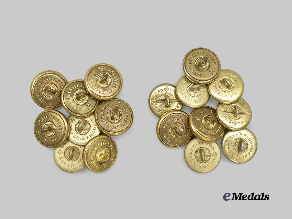 germany,_kriegsmarine._a_lot_of_uniform_buttons_e_medals__g50335_3