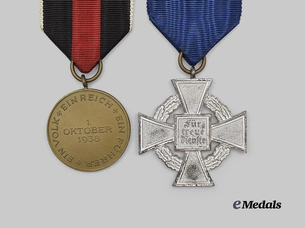 germany,_third_reich._a_mixed_lot_of_awards_for_military_and_civil_service_e_medals__g61026_7