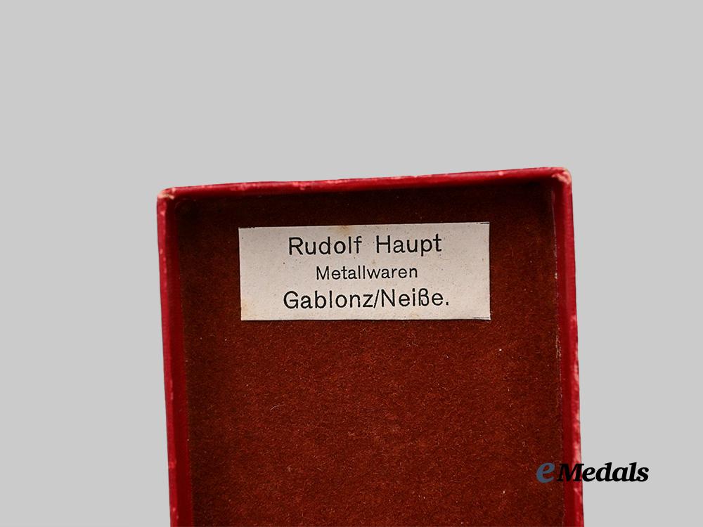germany,_third_reich._a_pair_of_cased_and_maker-_marked_awards_e_medals__g61085_10