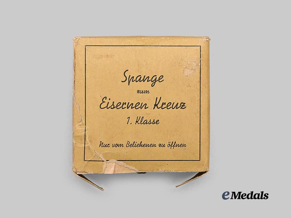 germany,_wehrmacht._a_mint1939_clasp_to_the_iron_cross_i_class,_with_case,_by_eugen_schmidhäussler_e_medals__g61097_2