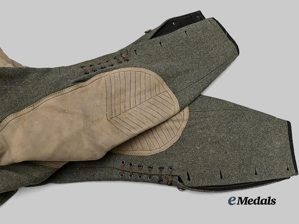 germany,_heer._a_pair_of_officer’s_riding_breeches_e_medals__g61222_6