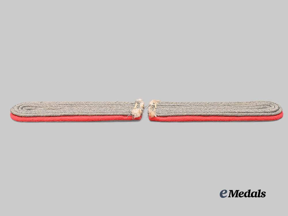 germany,_heer._a_set_of_panzer_troops_leutnant_shoulder_boards_e_medals__g61305_4