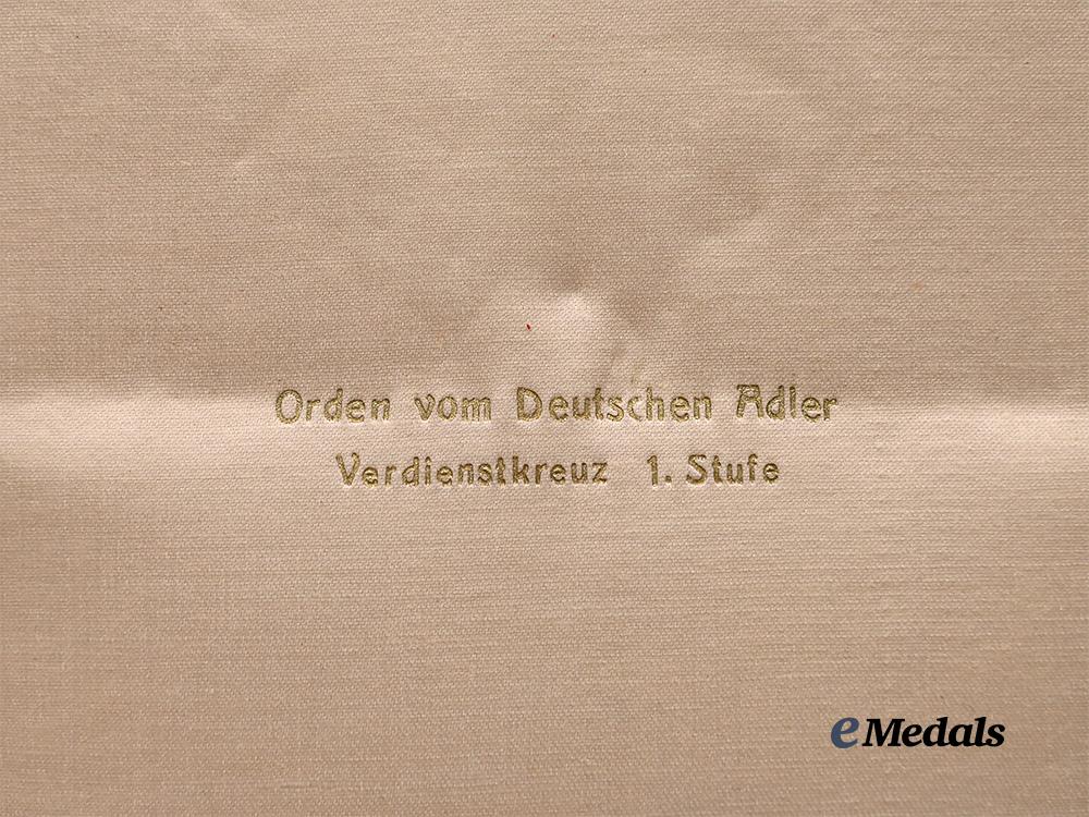 germany,_third_reich._a_rare_order_of_the_german_eagle,_i_class_merit_cross_with_case,_by_deschler&_sohn_e_medals__g61334_6