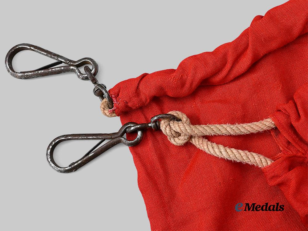 germany,_third_reich._a_large_national_flag_e_medals__g61479_4