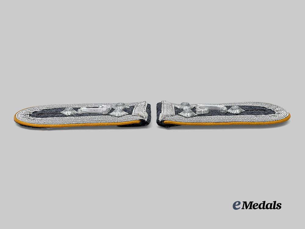 germany,_luftwaffe._a_pair_of_flight_personnel/_fallschirmjäger_stabsfeldwebel_shoulder_straps_for_instructors_e_medals__g61548_4