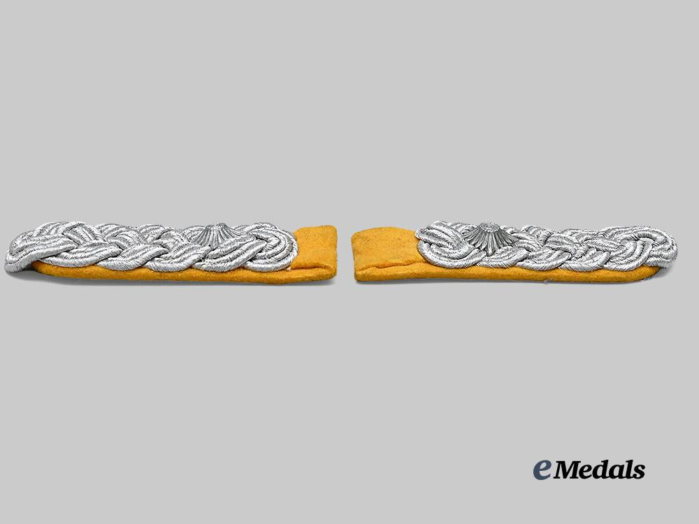 germany,_luftwaffe._a_pair_of_flight_personnel/_fallschirmjäger_oberstleutnant_shoulder_boards_e_medals__g61643_4