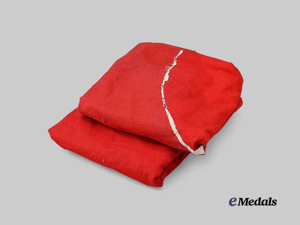 germany,_third_reich._a_pair_of_national_flags,_stripped_of_insignia,_allied_serviceman_souvenirs_e_medals__g61797_2