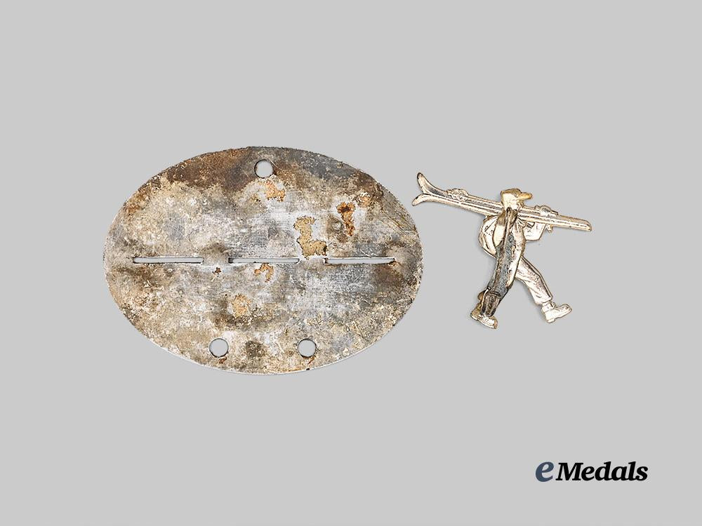 germany,_heer._a_hochgebirgs-_jäger-_bataillon2_identification_disc,_with_traditions_badge_e_medals__g61903_3