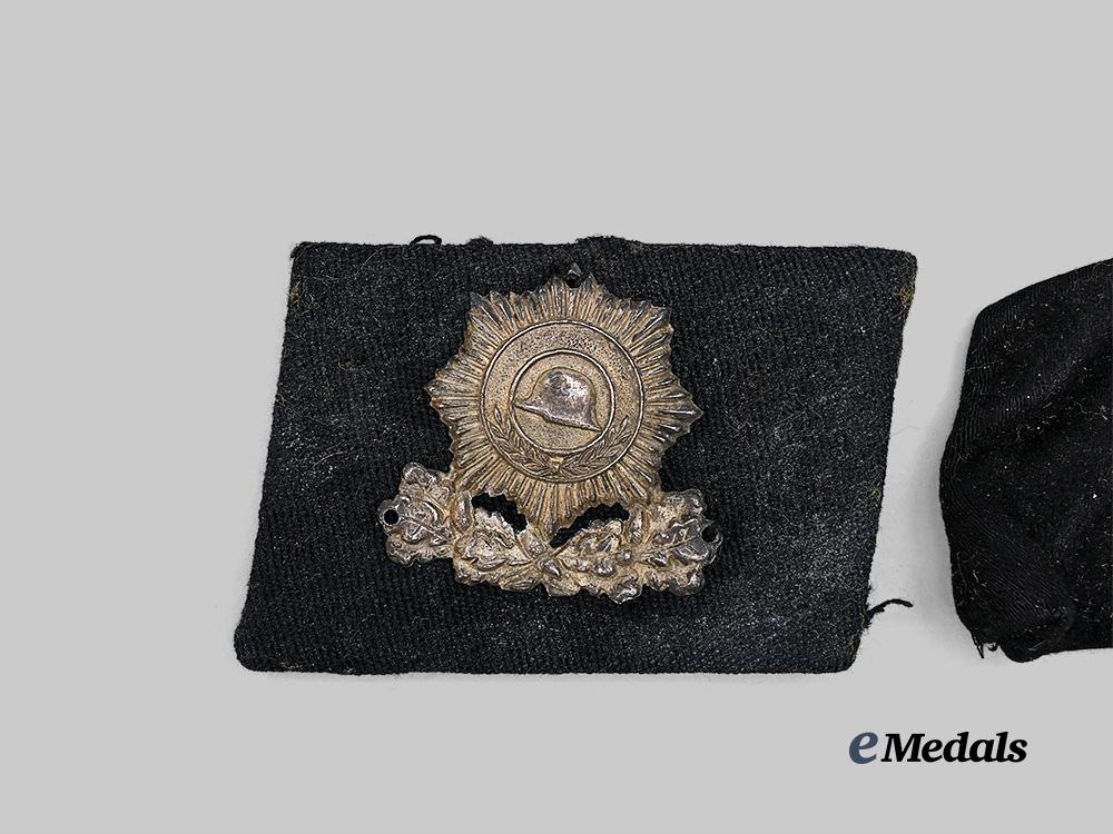 germany,_der_stahlhelm._a_wehrmann_collar_tab,_early_version_e_medals__g62136_3