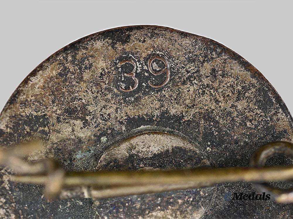 germany_n_s_d_a_p._a_member’s_badge,_transitional_example,_by_robert_beck_e_medals__g62235_5