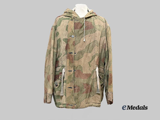 germany,_luftwaffe._a_reversible_splinter_pattern_camouflage_winter_jacket_e_medals__g62937_2