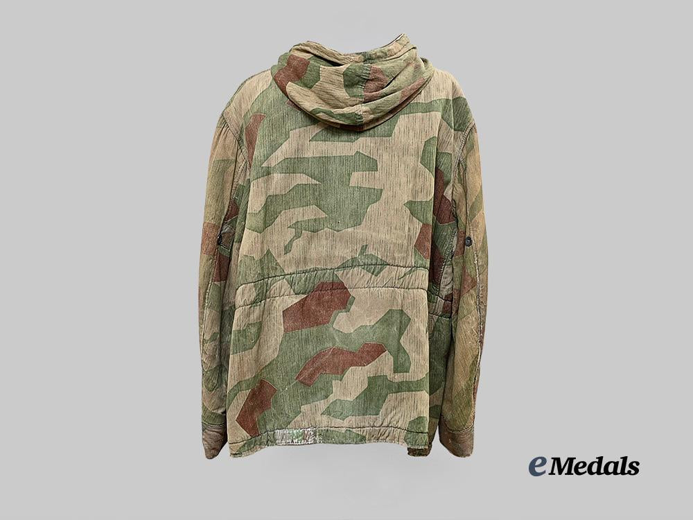 germany,_luftwaffe._a_reversible_splinter_pattern_camouflage_winter_jacket_e_medals__g62937_7