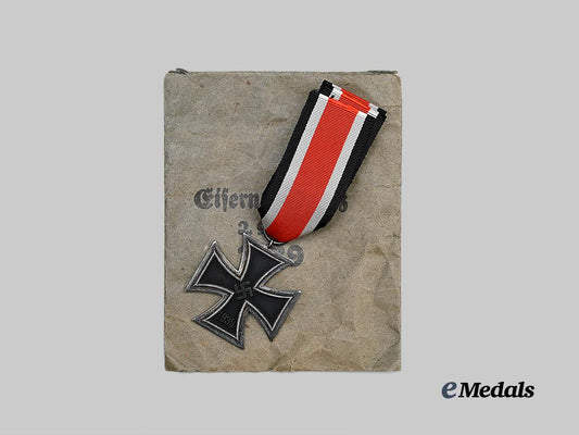germany,_wehrmacht._a1939_iron_cross_i_i_class,_round3_version,_by_deschler&_sohn_e_medals__g63047_3