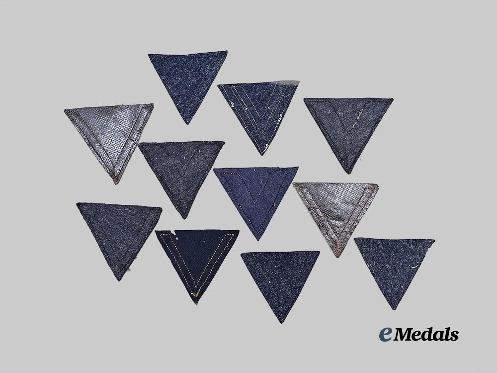 germany,_luftwaffe._a_lot_of_sleeve_insignia_for_gefreiter_and_obergefreiter_ranks_e_medals__g63186_5