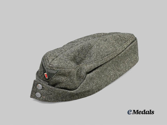germany,_heer._an_m42_field_cap_for_enlisted_ranks_e_medals__g63328_2