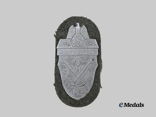 germany,_heer._a_demjansk_shield,_unknown_maker_variant_e_medals__g63331_2