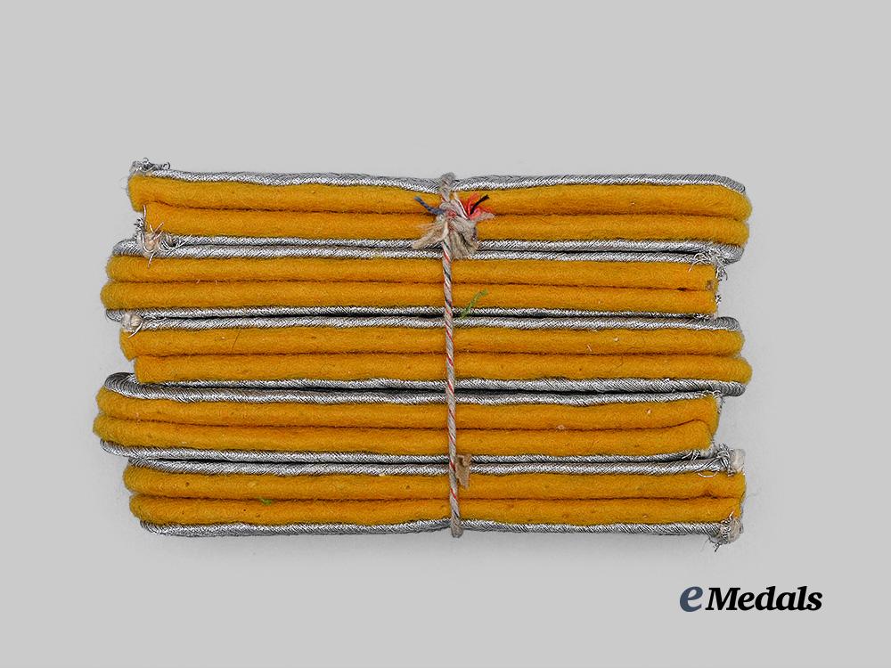 germany,_luftwaffe._a_lot_of_unissued_flight_personnel/_fallschirmjäger_leutnant_shoulder_boards_e_medals__g63373_4