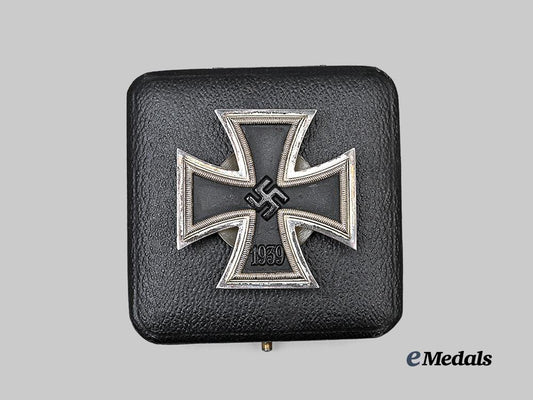 germany,_wehrmacht._a1939_iron_cross_i_class,_screwback_version_with_case,_by_b._h._mayer_e_medals__g63544_5