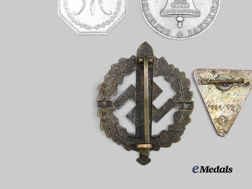 germany,_third_reich._a_lot_of_badges_and_decorations_e_medals__g63799_7