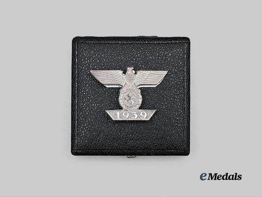 germany,_wehrmacht._a_mint1939_clasp_to_the_iron_cross_i_class,_complete_cased_type_a_set,_by_b._h._mayer_e_medals__g63852_6