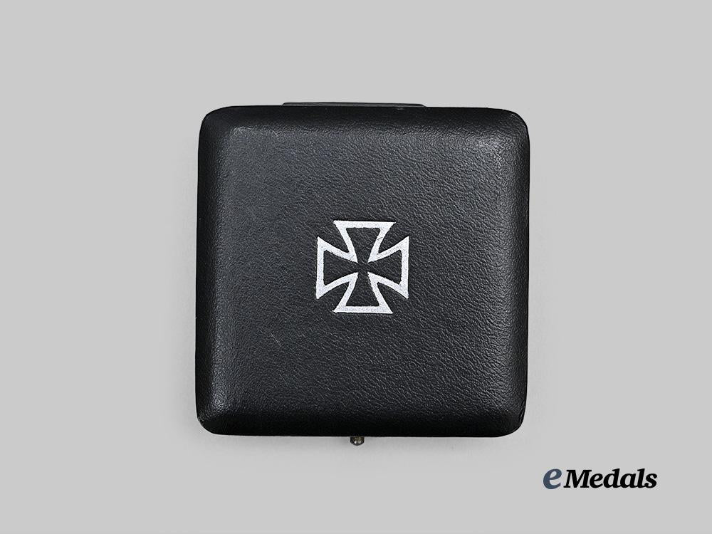 germany,_wehrmacht._a1939_iron_cross_i_class,_with_case,_by_paul_meybauer_e_medals__g63883_2