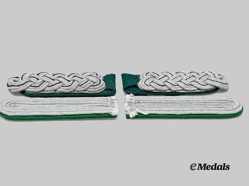 germany,_wehrmacht._a_lot_of_officer-_grade_shoulder_boards_e_medals__g63922_4