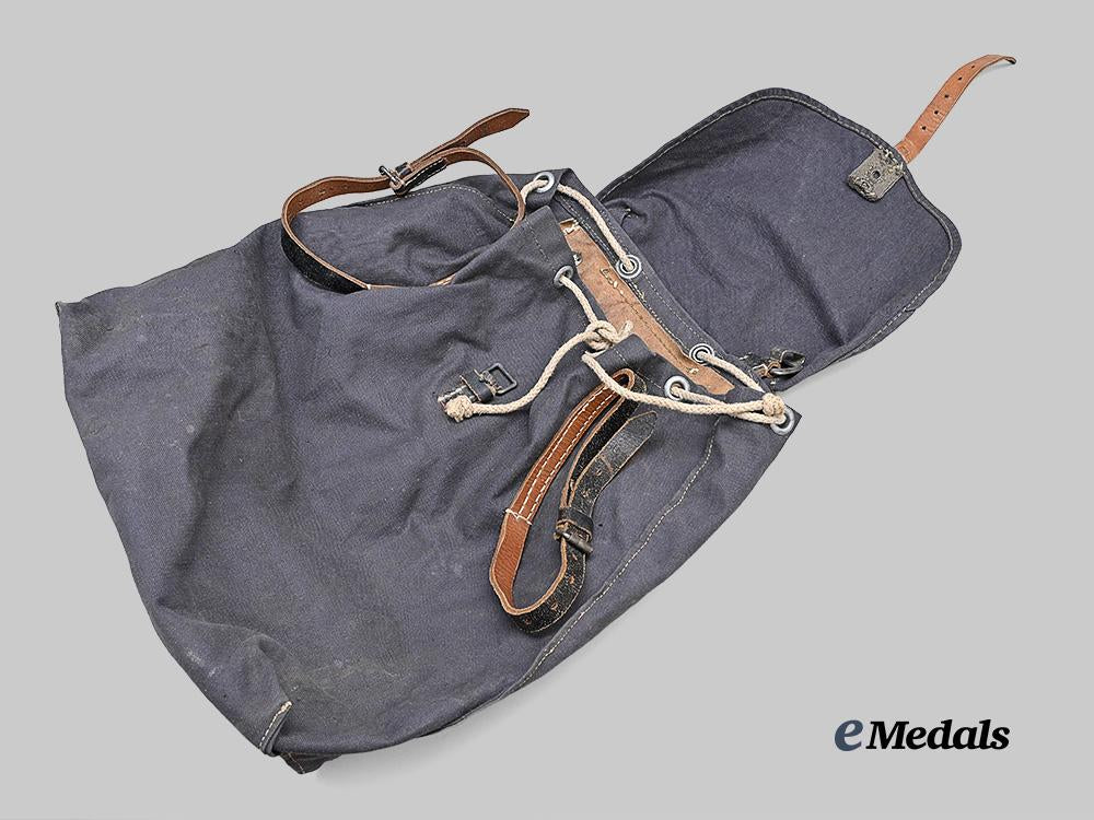 germany,_luftwaffe._a_combat_rucksack,_by_max_ficker&_sohn_e_medals__g64057_5
