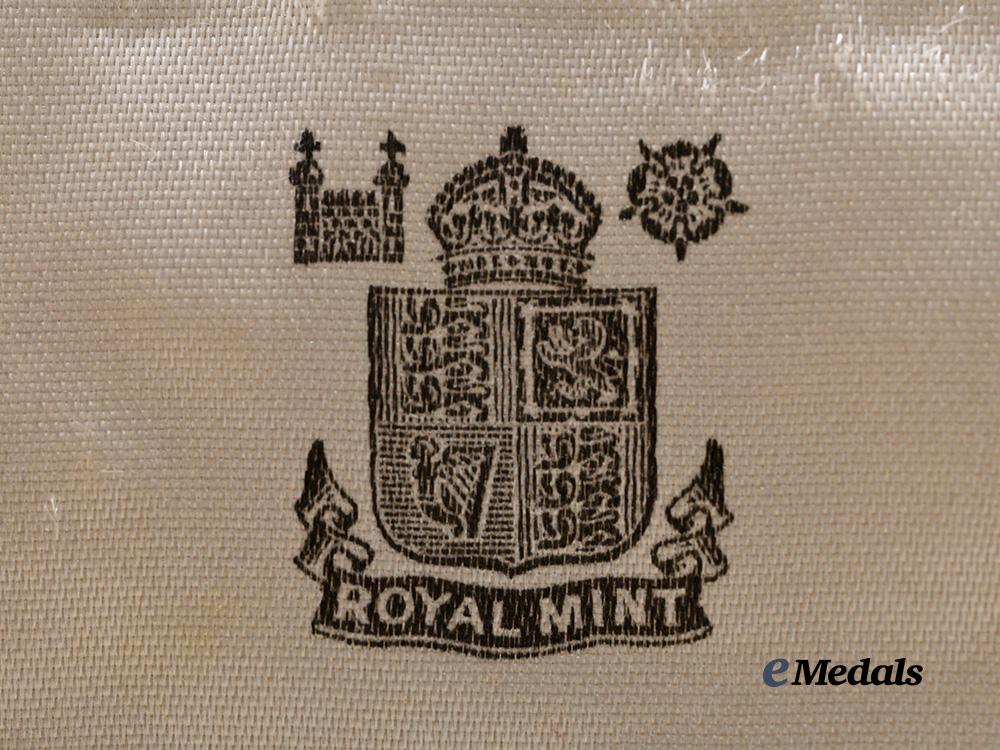 united_kingdom._a_king's_medal_for_courage,_with_miniature_e_medals__g_b8725_4