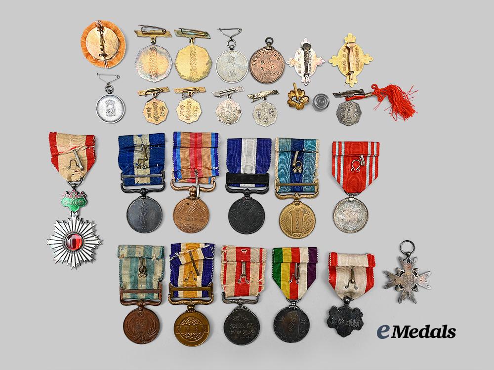 japan,_empire._a_large_lot_of_japanese_orders,_medals_and_badges_e_medals__m0332-57_3