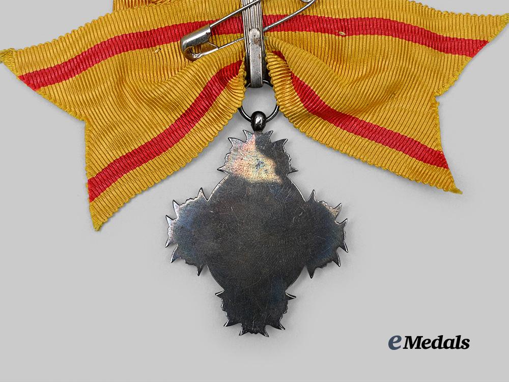 japan,_empire._an_order_of_the_sacred_crown,_v_i_i_i_class_e_medals__m0332-62_6