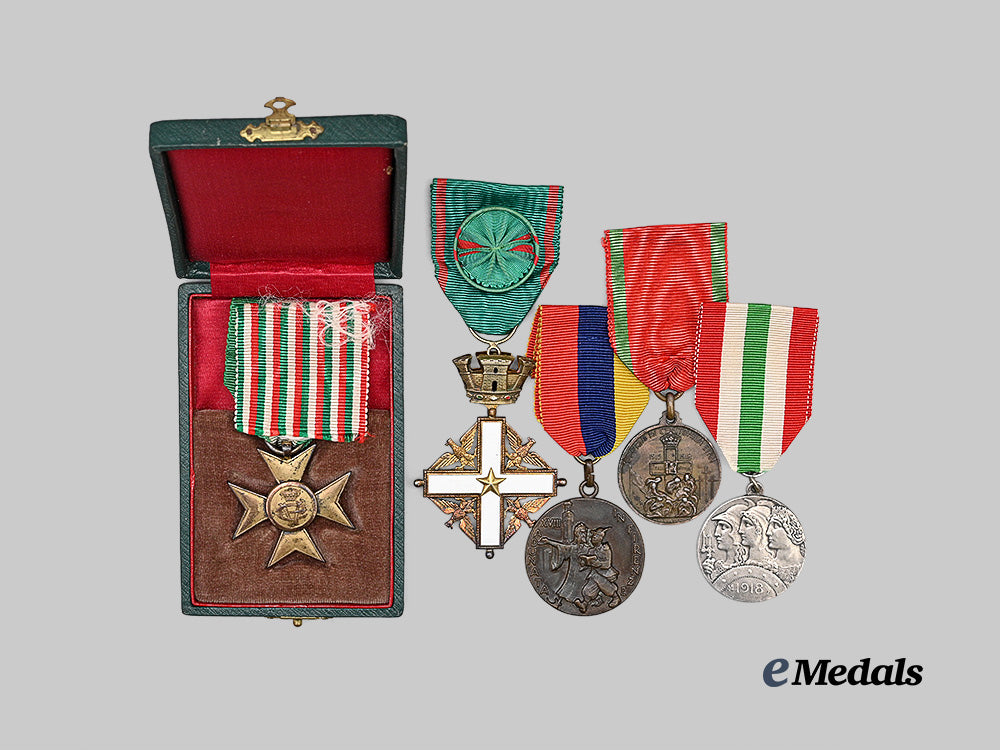 italy,_kingdom;_republic._a_lot_of_five_italian_decorations_e_medals__m0625-174_3