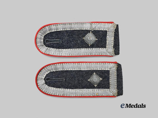 germany,_luftwaffe._a_set_of_flak/_artillery_feldwebel_shoulder_straps_e_medals__m0676-309_2