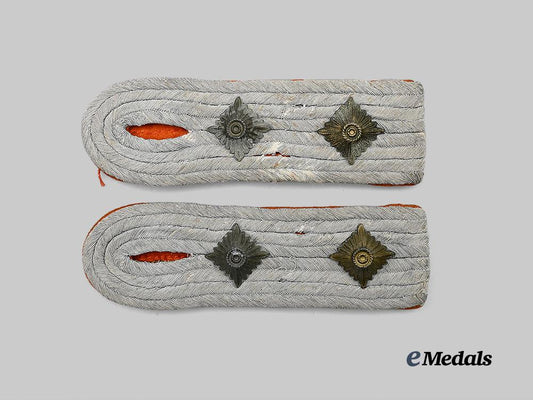 germany,_heer._a_pair_of_feldgendarmerie_hauptmann_shoulder_boards_e_medals__m0676-311_2