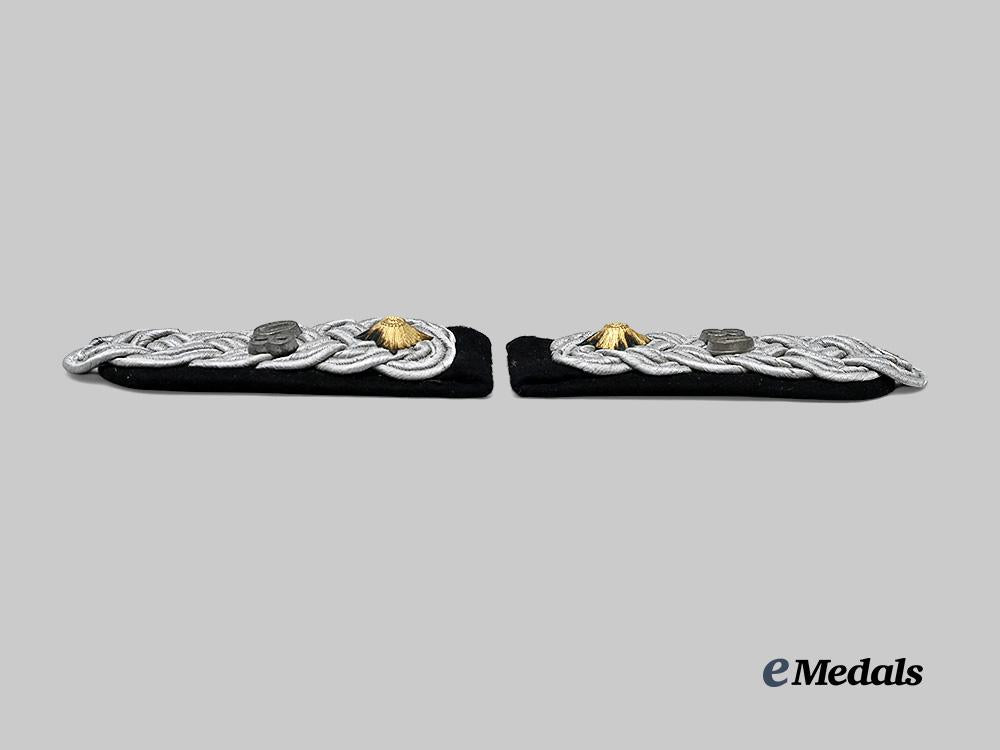 germany,_heer._a_set_of_engineer_oberstleutnant_rank_insignia_e_medals__m0676-329_4