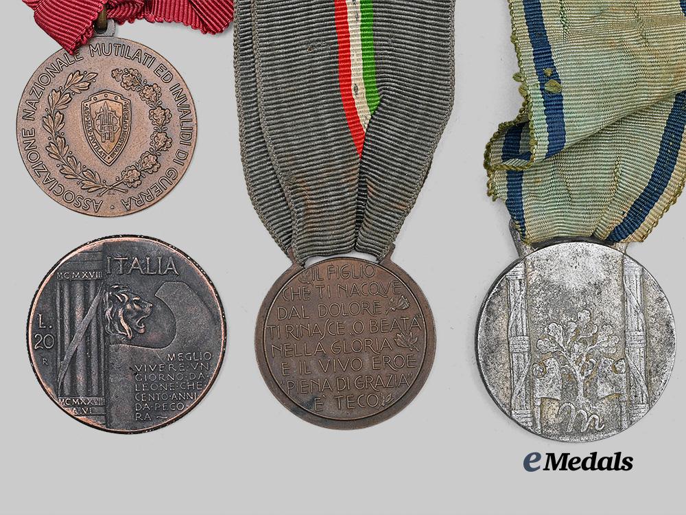 italy,_kingdom._a_lot_of_four_awards&_medals_e_medals__m0717-24_5