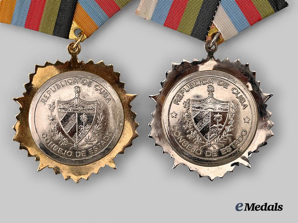 cuba,_republic._a_pair_of_orders_of_lázaro_peña,_first_and_second_class_e_medals__w8420_6