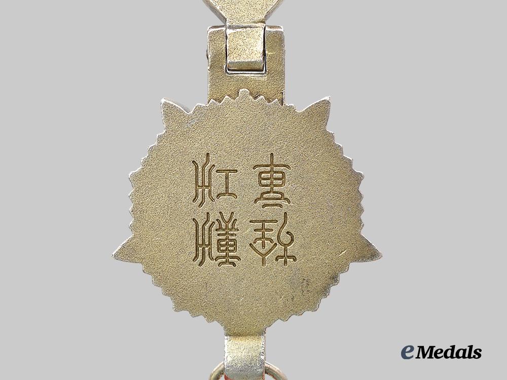 japan,_manchukuo._an_order_of_the_auspicious_clouds,_i_i_i_class_e_medals__w8432_3